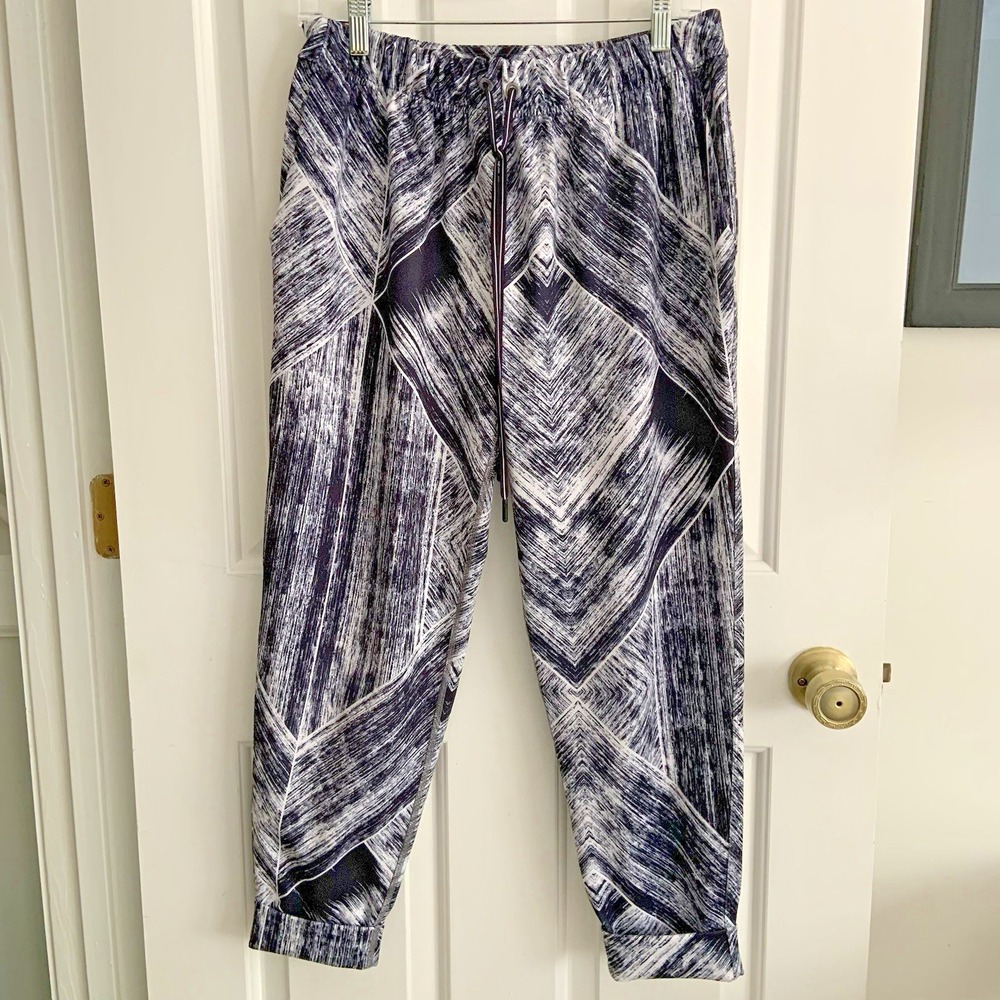 LULULEMON JET CROP Size 6 LUON Heat Wave Black and White Cuffed Joggers